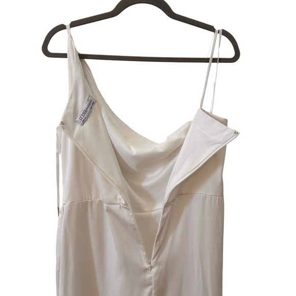 IEENA for Mac Duggal One Shoulder Hi-Low Draped Charmeuse White Dress Size 10 - Picture 9 of 16